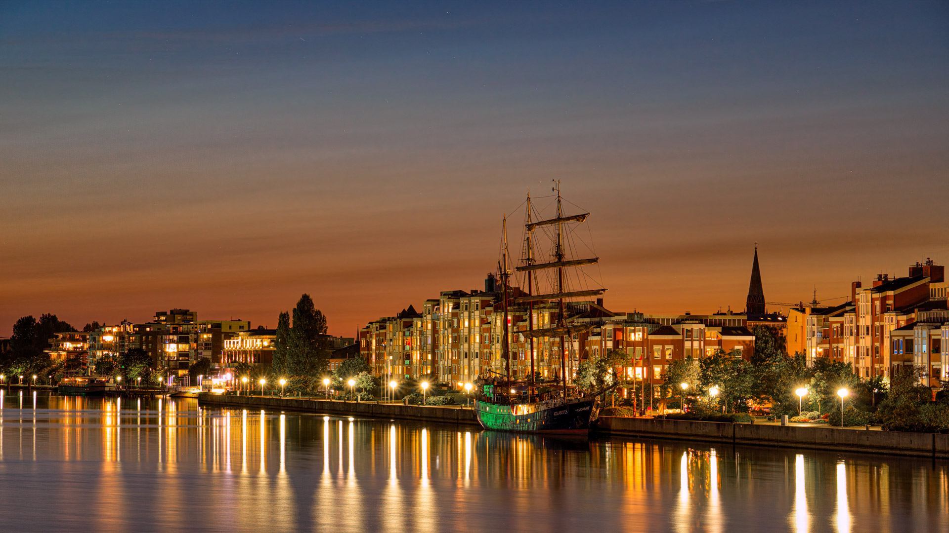 Wilhelmshaven Bontekai Hafen Seegelschiff